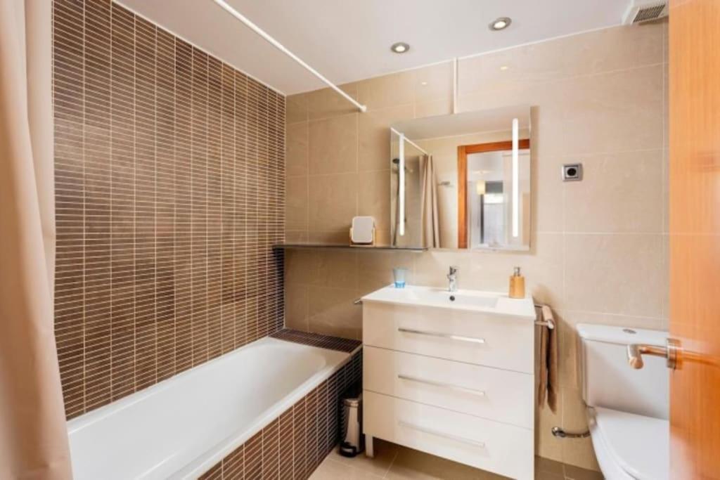 Acogedor Apartamento Cerca Del Casco Antiguo Girona Kültér fotó